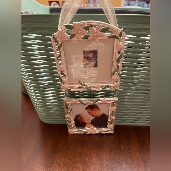 🩷 Carrs Pink & Green Photo Frame 3 1/2 By 3 1/2 Metal Frame Floral Design🩷 - Picture 6 of 9